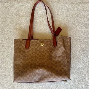 Coach Willow Tote in Signature Canvas